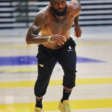 Légende sans âge, émission d'entraînement hors saison de James LeBron